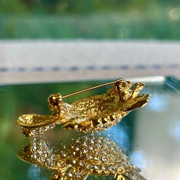 Vintage Gold Tone Turtle Brooch with Clear Rhinestones - Picture 9 of 16